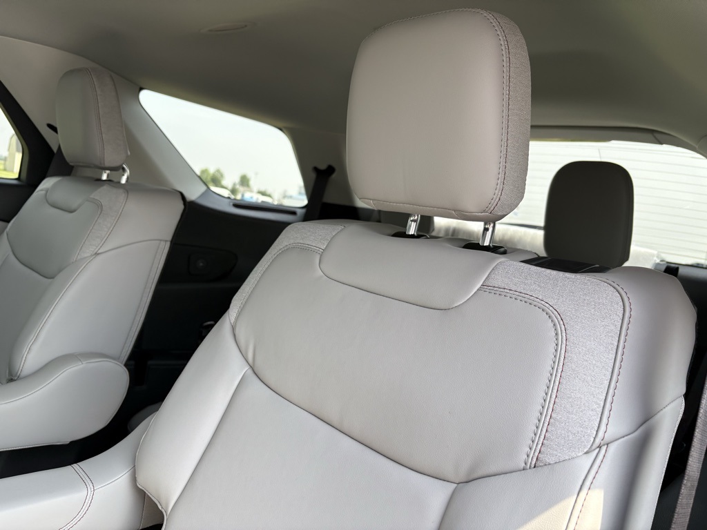 2025 Ford Explorer photo 21