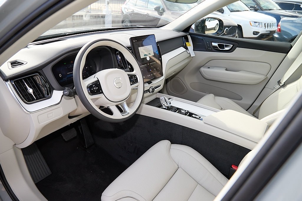 2026 VOLVO XC60 - Image 11