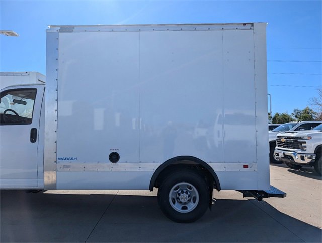 2024 Chevrolet Express Cutaway 3500 photo 2