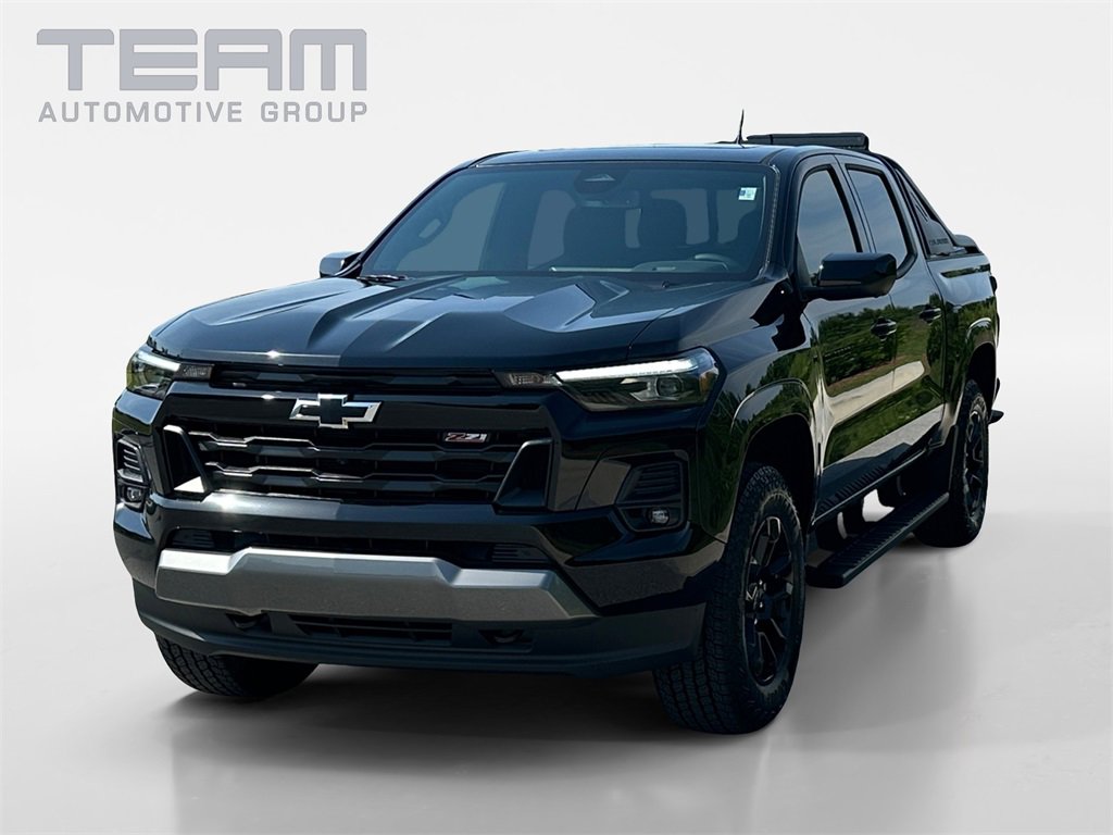 2025 Chevrolet Colorado Z71 photo 2