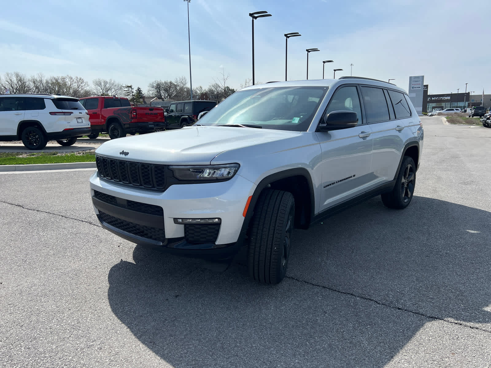 2025 Jeep Grand Cherokee Limited photo 3