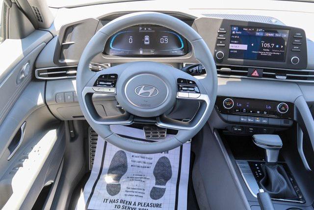New 2025 Gray Hyundai SEL Sport image 11
