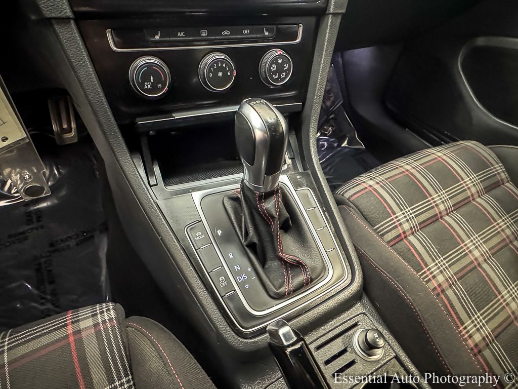 2016 VOLKSWAGEN GOLF GTI - Image 18