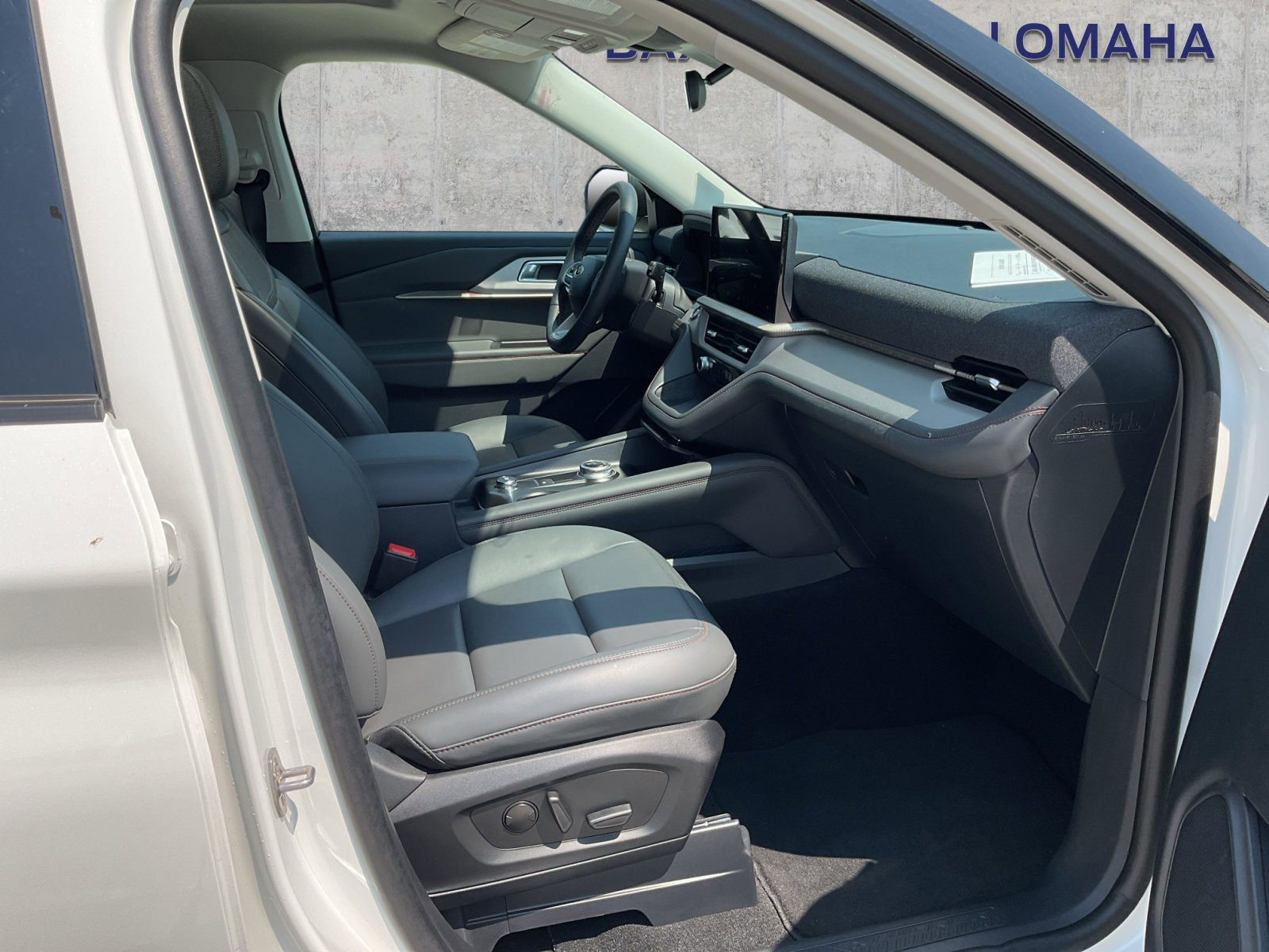 2025 Ford Explorer photo 2