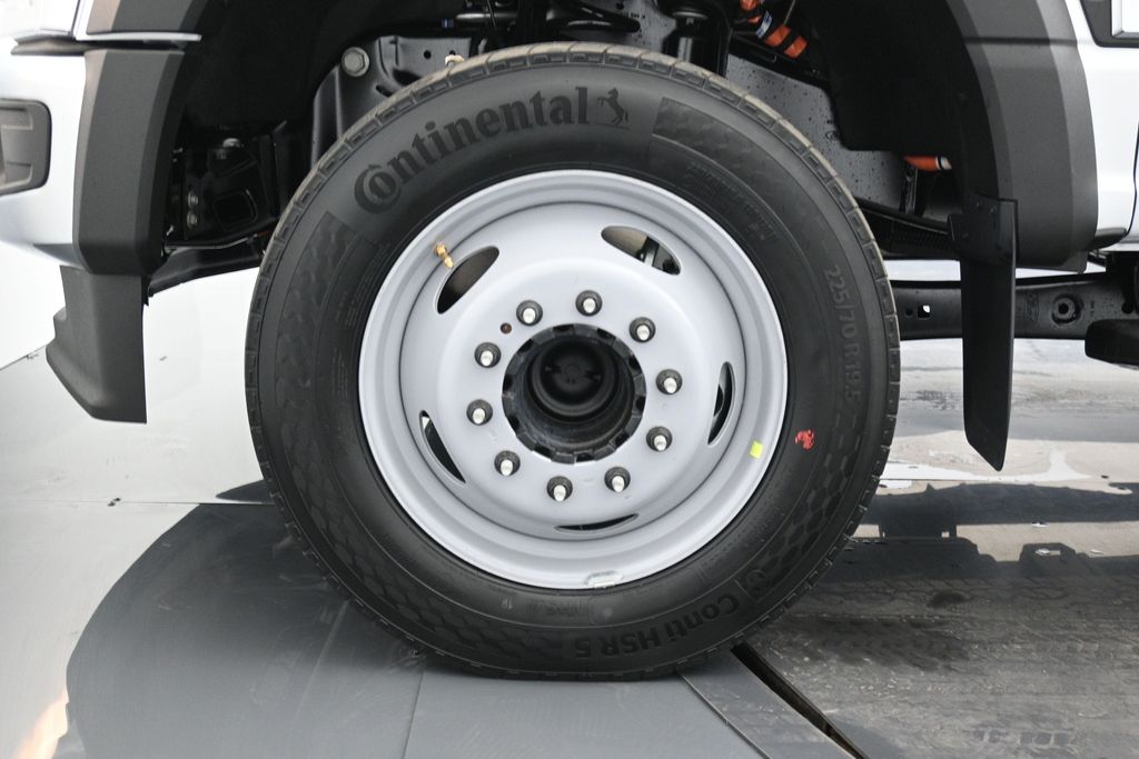 2025 Ford F-550 photo 15