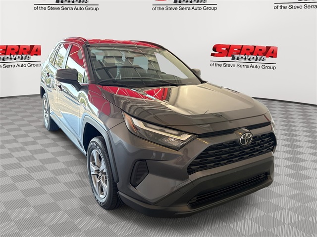 2025 Toyota RAV4 LE's photo