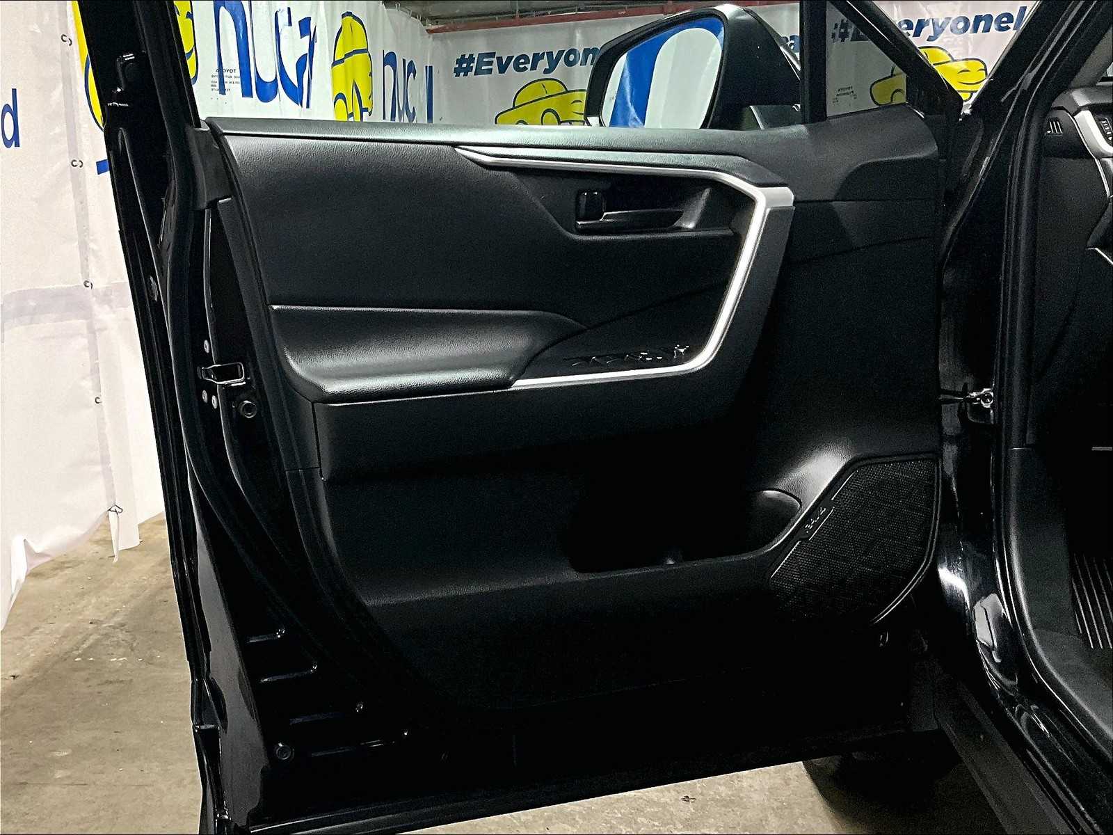 2023 Toyota RAV4 LE photo 9
