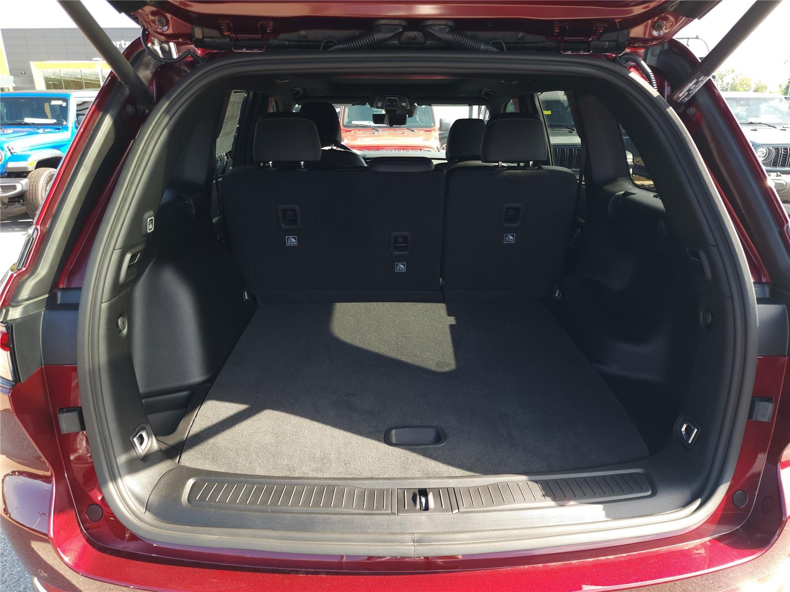 2025 Jeep Grand Cherokee Limited photo 4