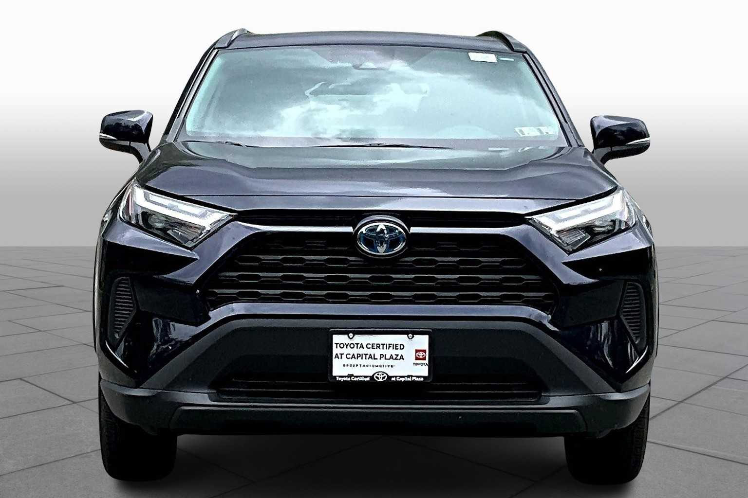 2024 Toyota RAV4 Hybrid XLE photo 3