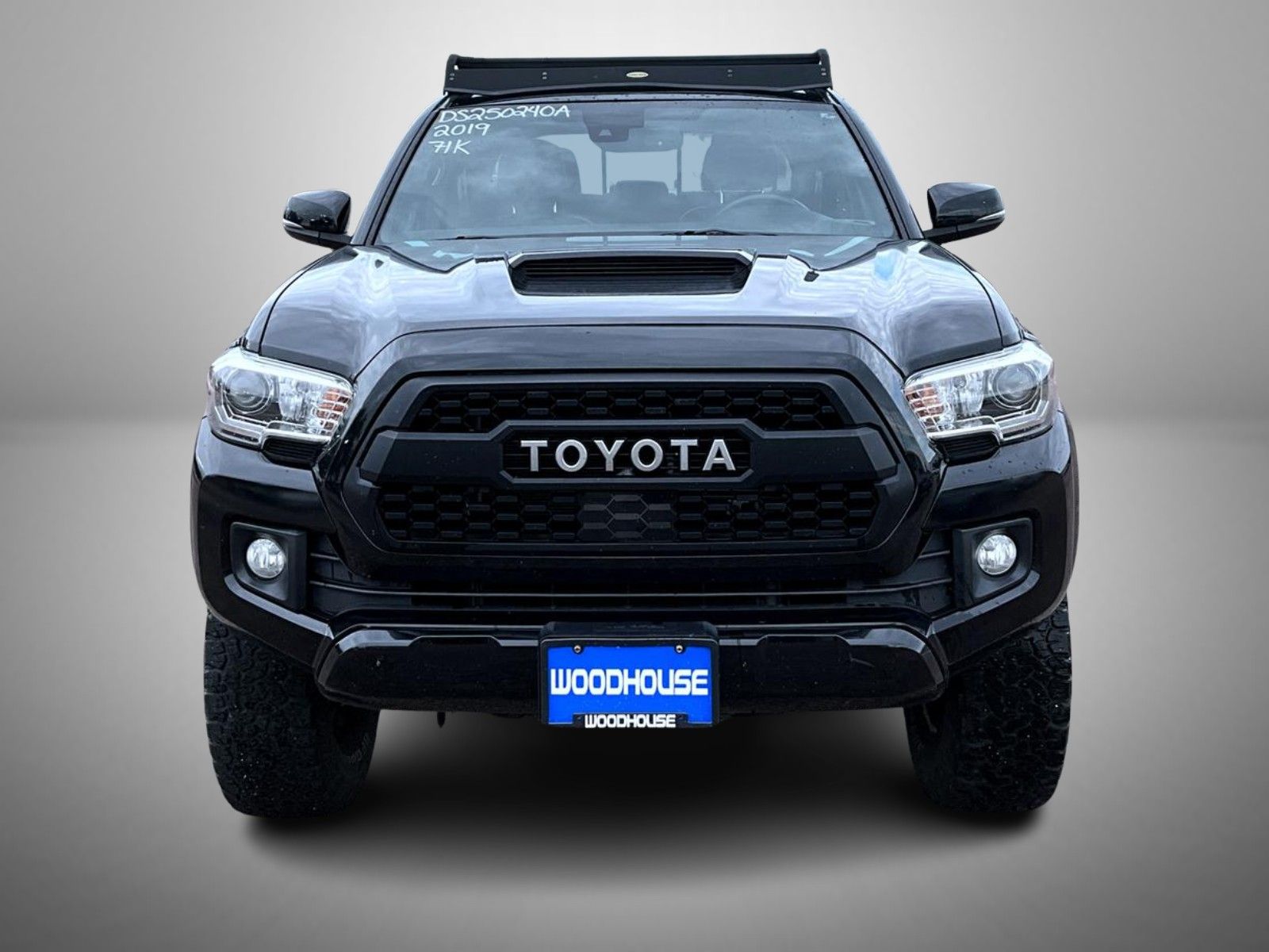 2019 Toyota Tacoma TRD Sport photo 2