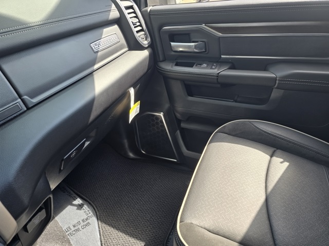 2024 Ram 2500 Laramie photo 17