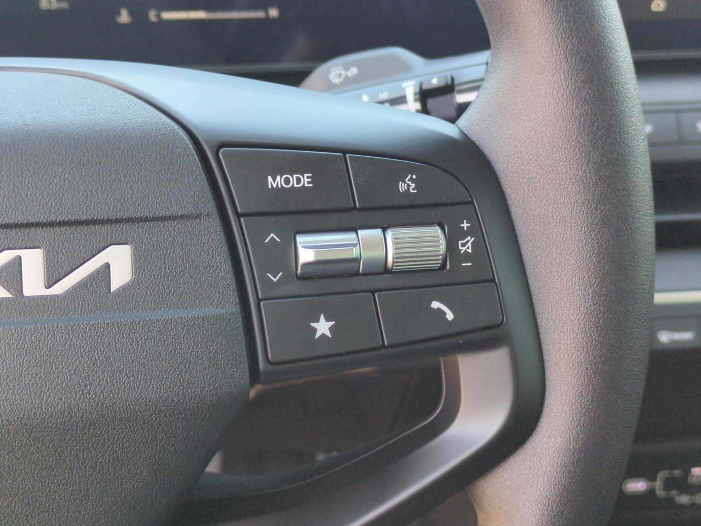 2025 Kia K4 LXS photo 20