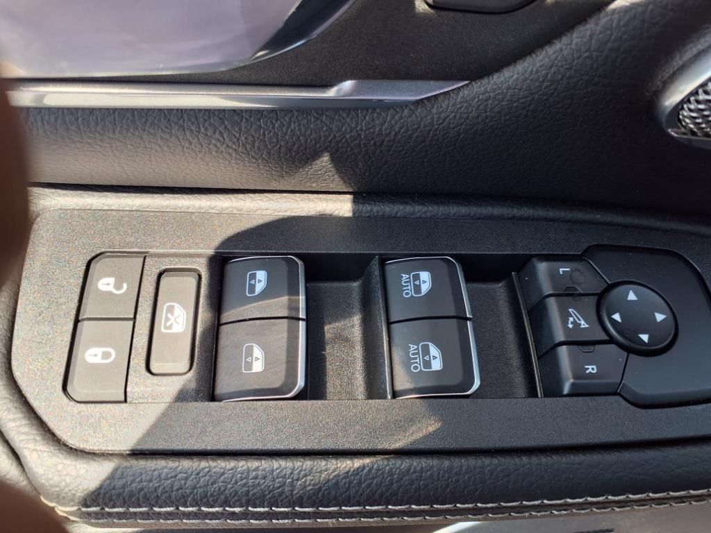 2025 Ram 1500 Laramie photo 2