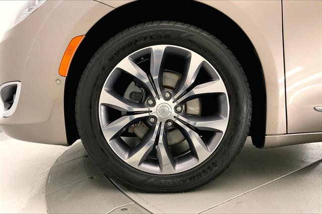 2017 Chrysler Pacifica Limited photo 7