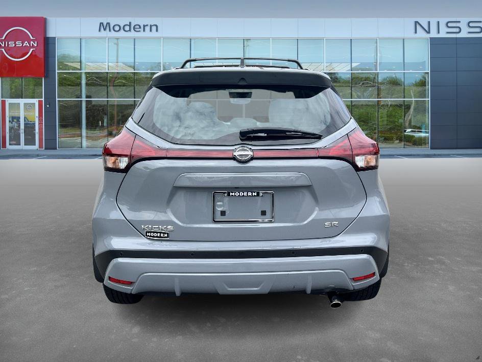 2024 Nissan Kicks SR photo 6