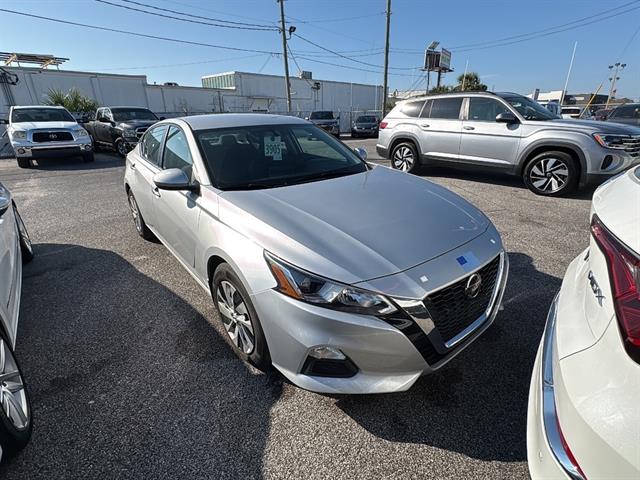 2020 Nissan Altima 2.5 S photo 2