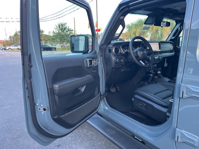2025 Jeep Gladiator Sport photo 3