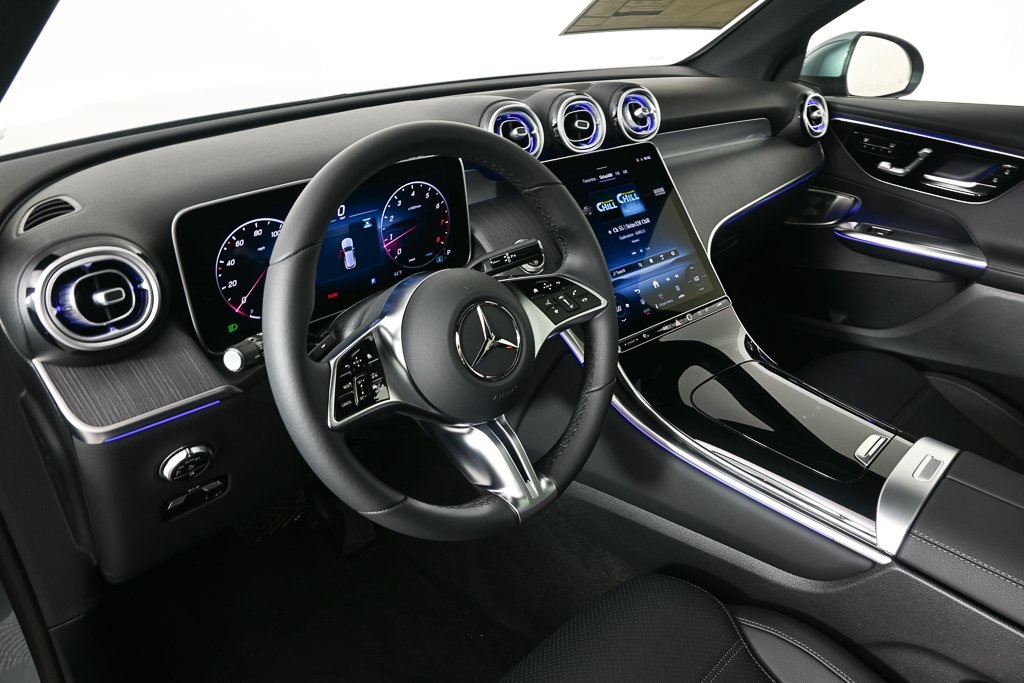 2026 Mercedes Benz GLC 300 photo 4