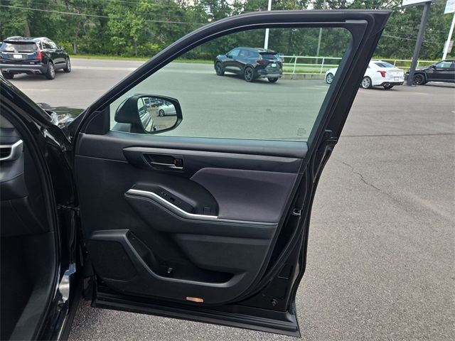 2021 Toyota Highlander L photo 31
