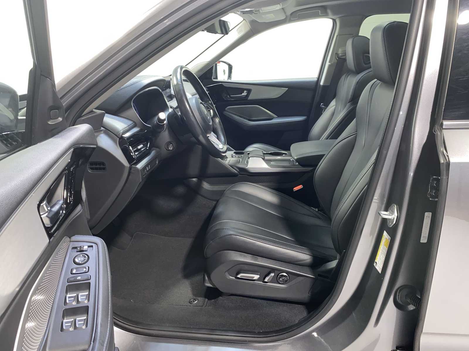 2023 Acura MDX SH-AWD photo 2