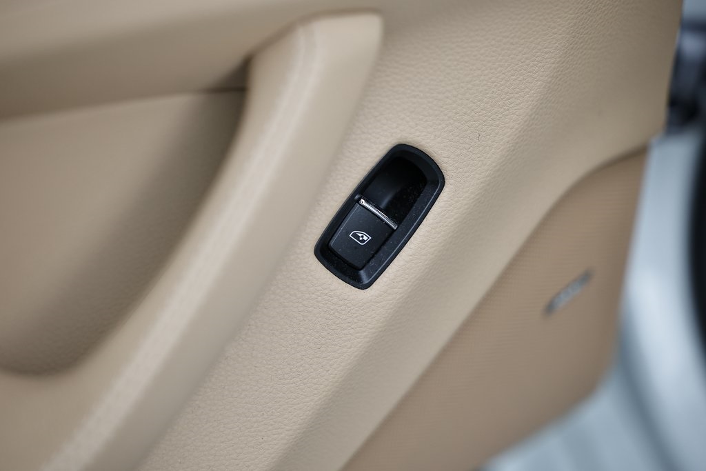 2015 Porsche Panamera Base photo 25