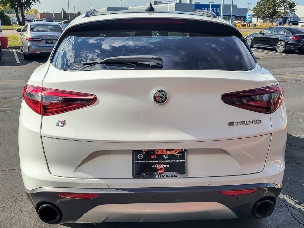 2022 Alfa Romeo Stelvio Ti photo 4