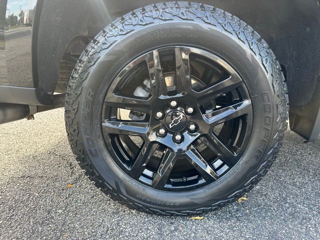 2024 Chevrolet Silverado 1500 RST photo 11