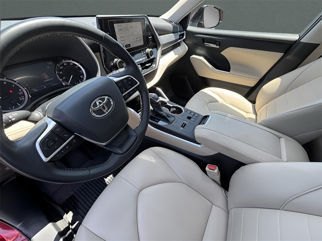 2023 Toyota Highlander XLE photo 10
