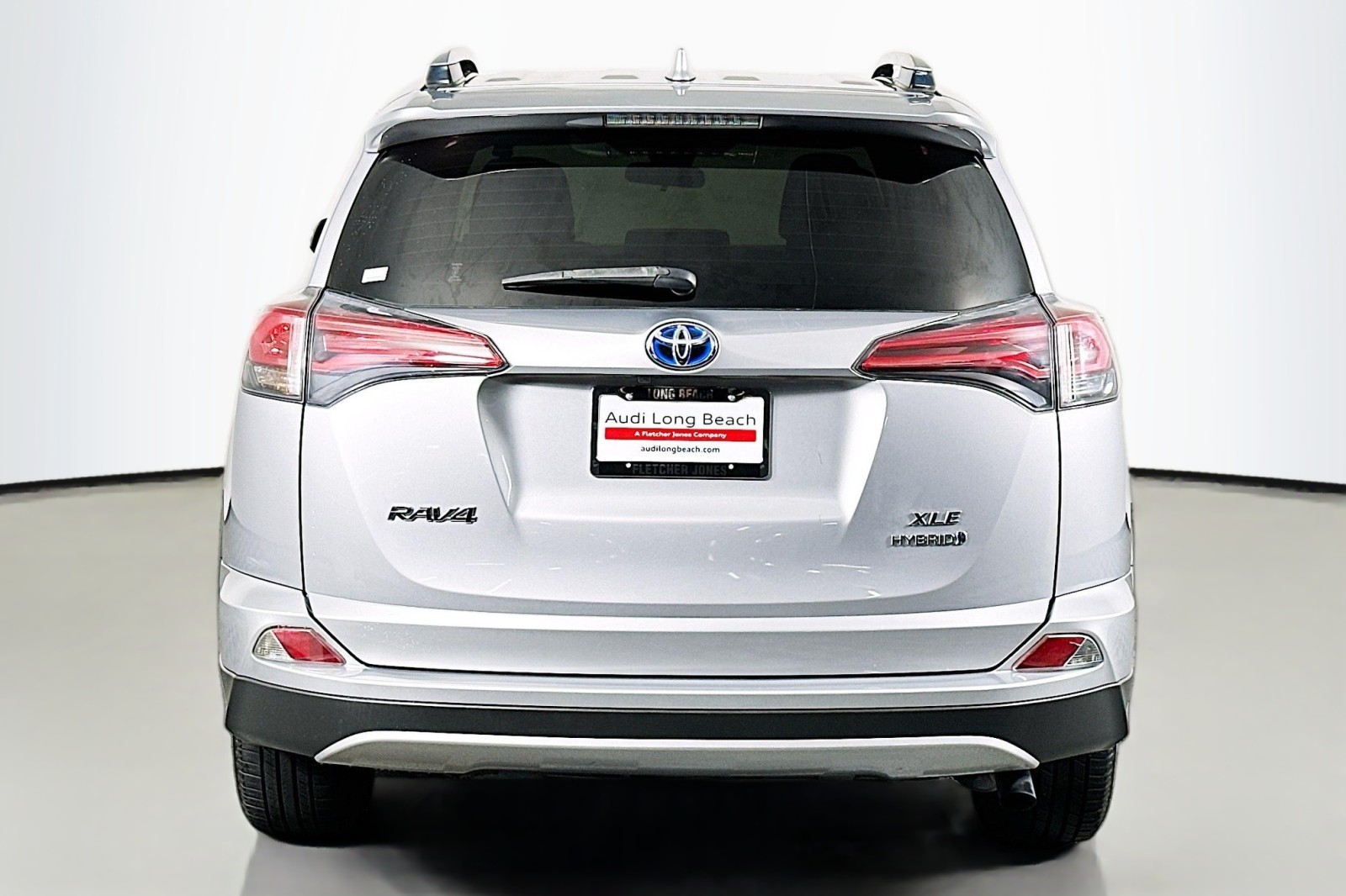 2018 Toyota RAV4 Hybrid XLE photo 3