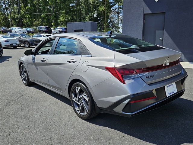 2025 Hyundai Elantra SEL Convenience photo 10
