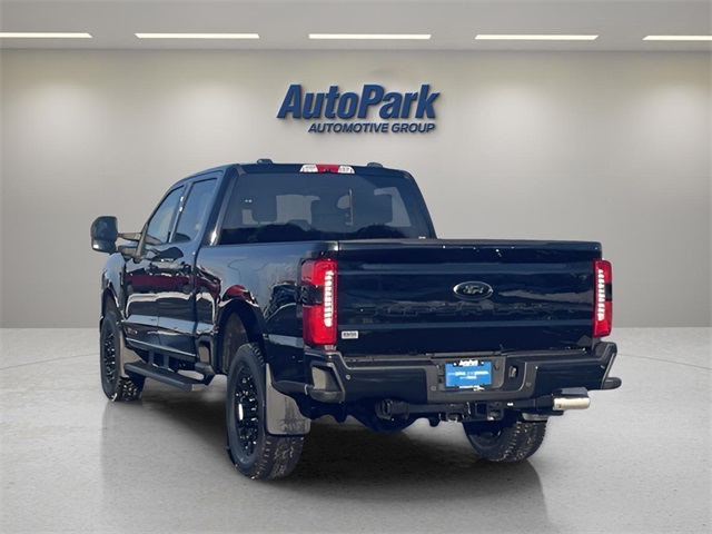 2025 Ford F-350 Lariat photo 4