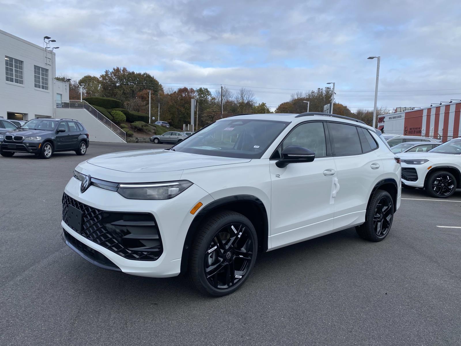 2026 Volkswagen Tiguan Comfortline R-Line Black