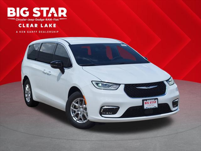 2026 Chrysler Pacifica Select's photo