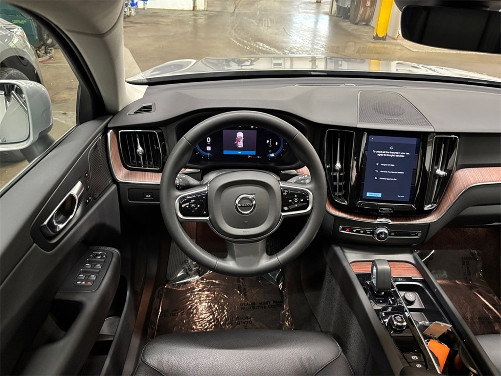 2023 Volvo XC60 B5 Plus photo 20