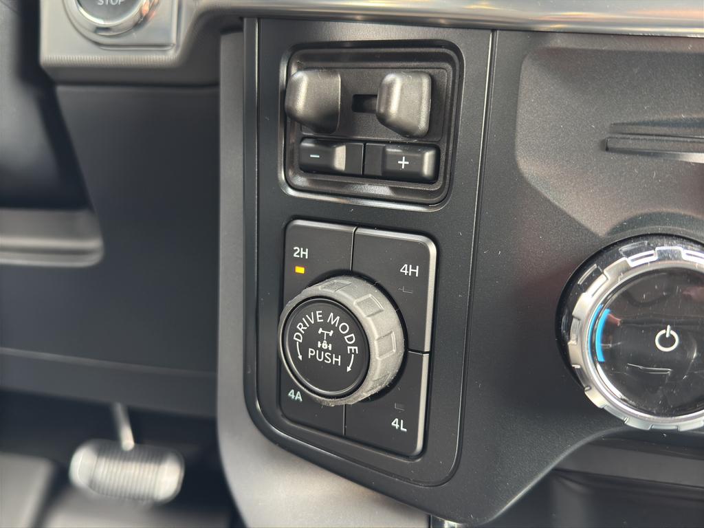 2025 Ford F-150 Lariat photo 19