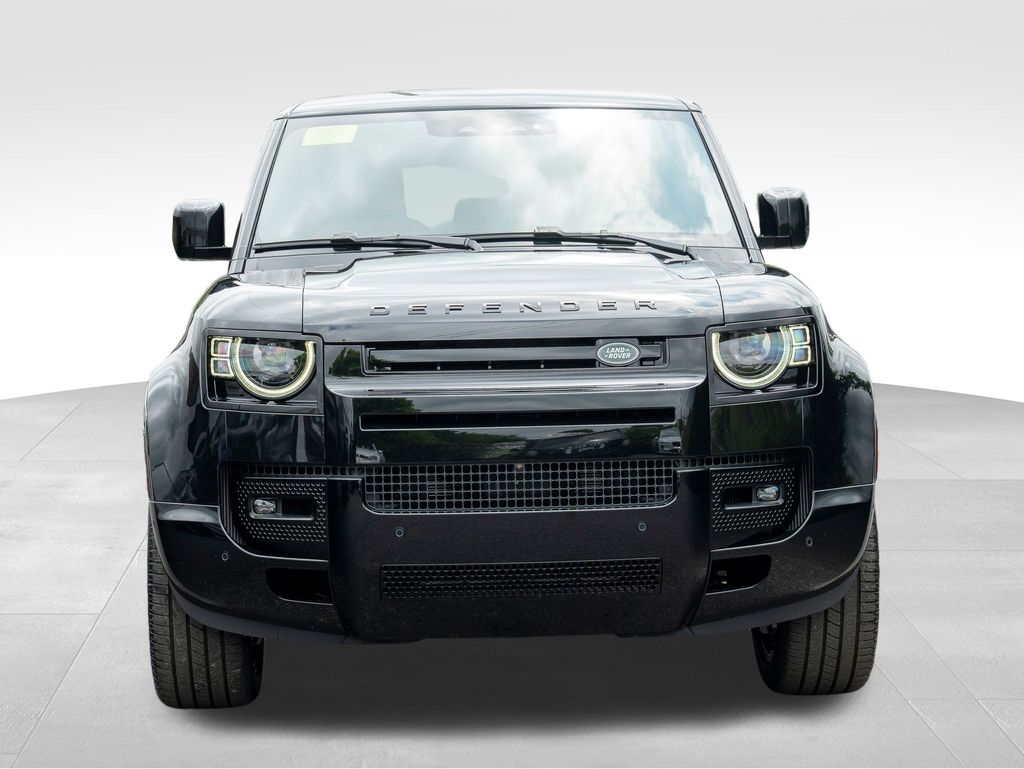 2025 Land Rover Defender 110 V8 photo 2