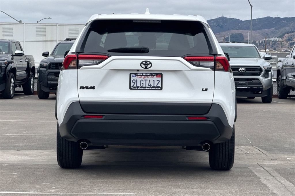 2024 Toyota RAV4 LE photo 3