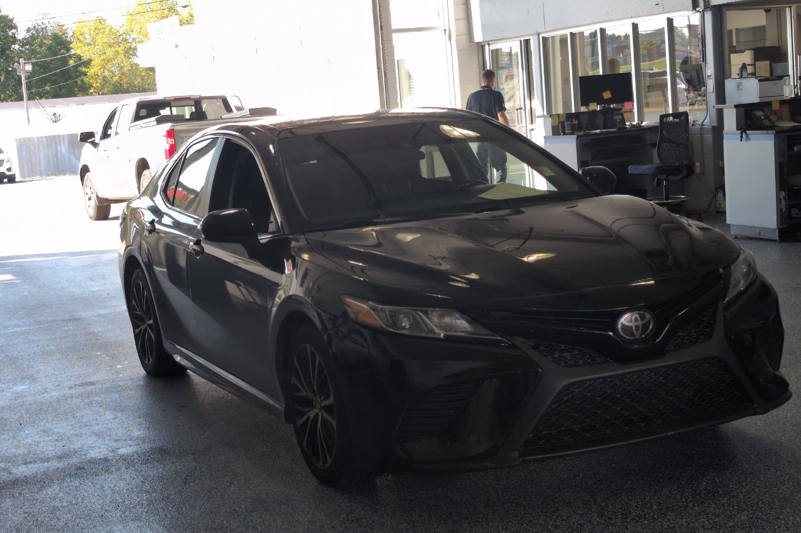 Used 2018 Toyota Camry SE with VIN 4T1B11HK3JU534567 for sale in Crossville, TN