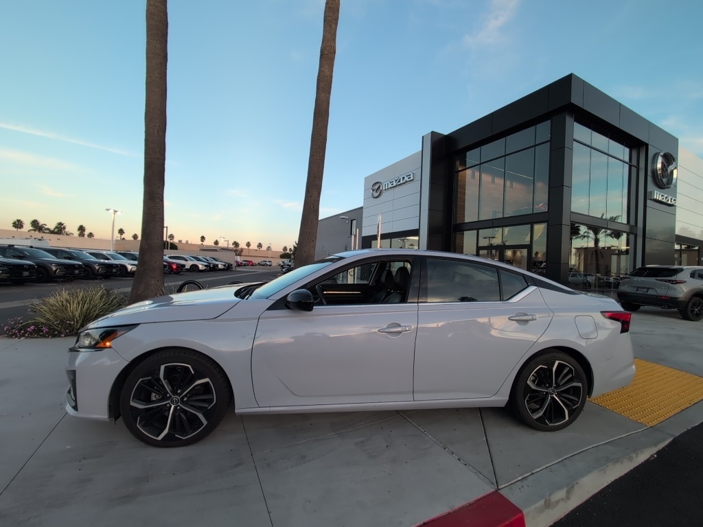 2023 Nissan Altima 2.5 SR photo 4