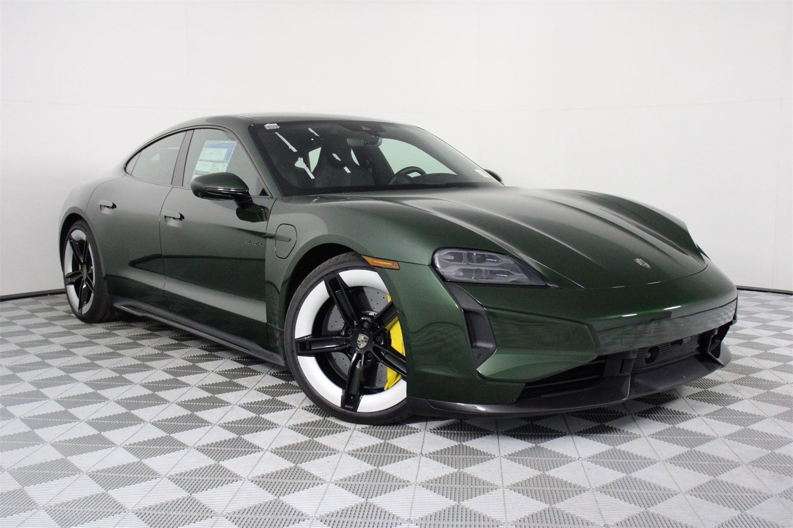 2025 Porsche Taycan Turbo S photo 9