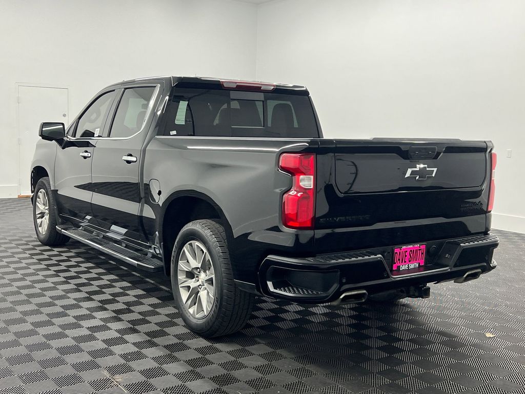 2022 Chevrolet Silverado 1500 High Country photo 3