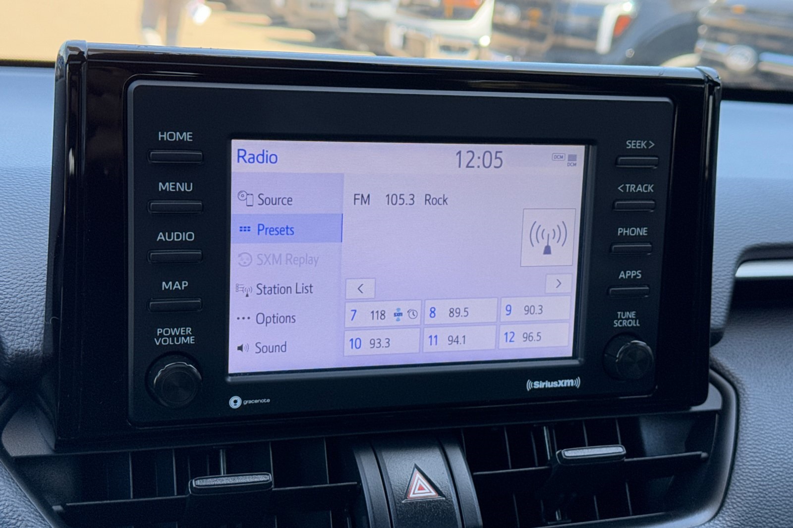 2022 Toyota RAV4 Hybrid SE photo 9