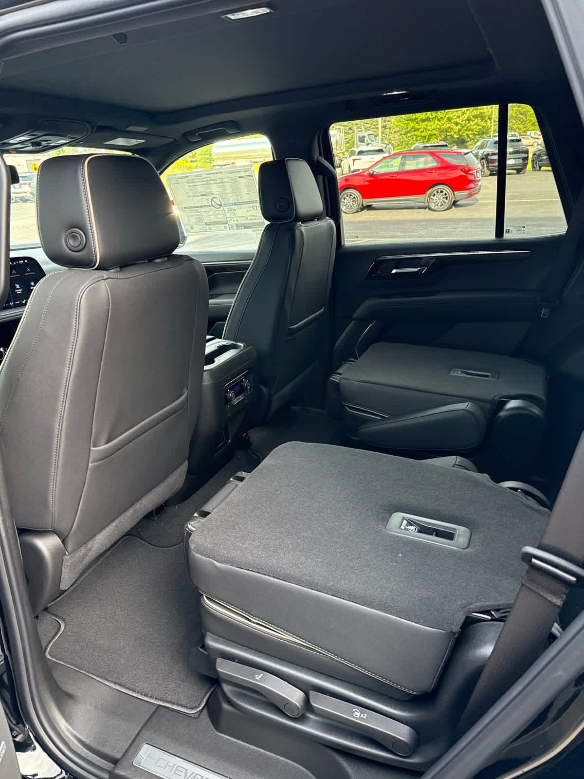 2025 Chevrolet Tahoe Premier photo 7