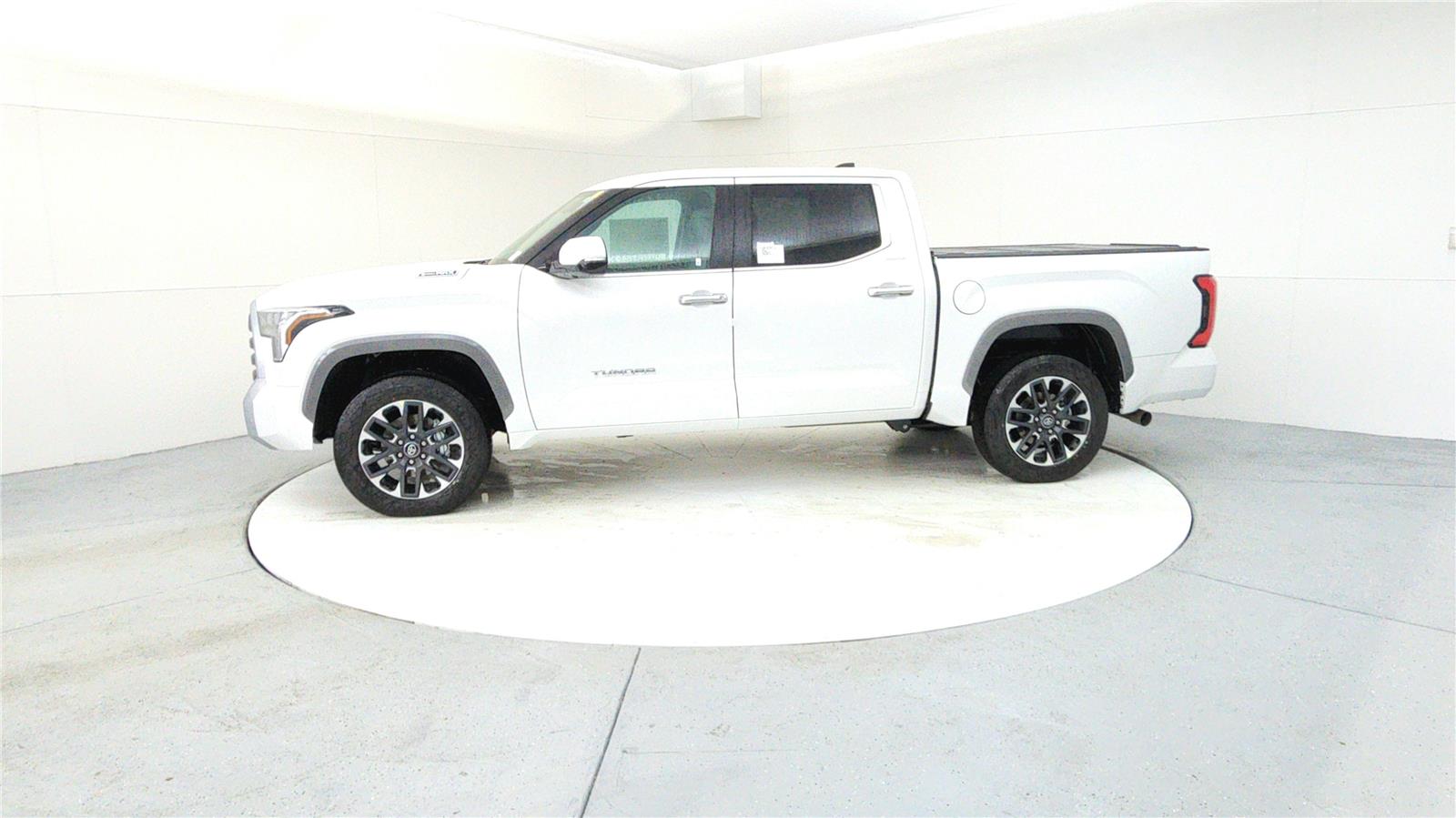 2025 Toyota Tundra Limited CrewMax photo 3
