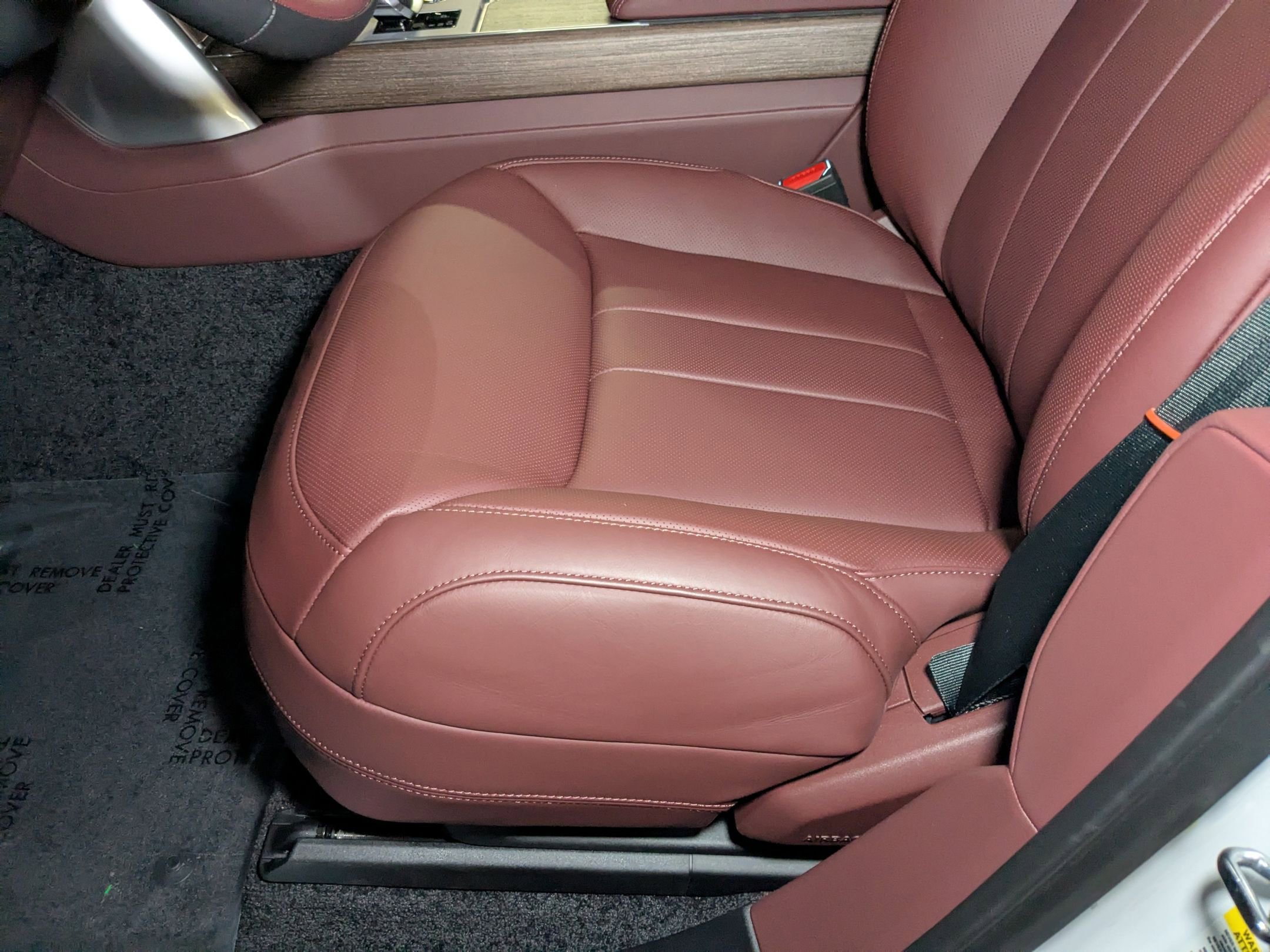 2025 Land Rover Range Rover SE photo 4