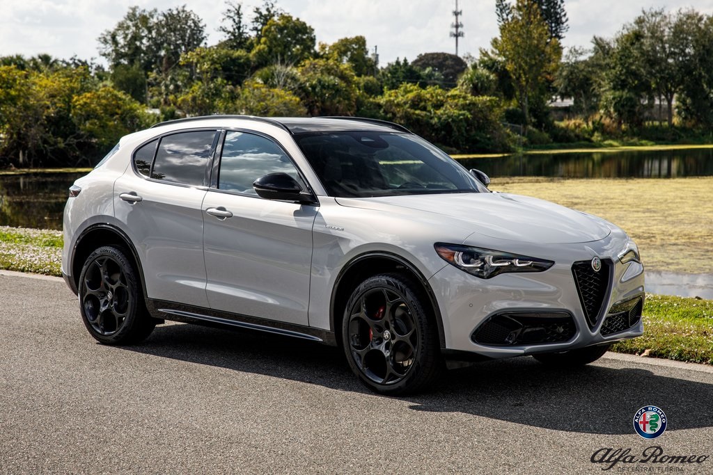 2025 Alfa Romeo Stelvio Base's photo