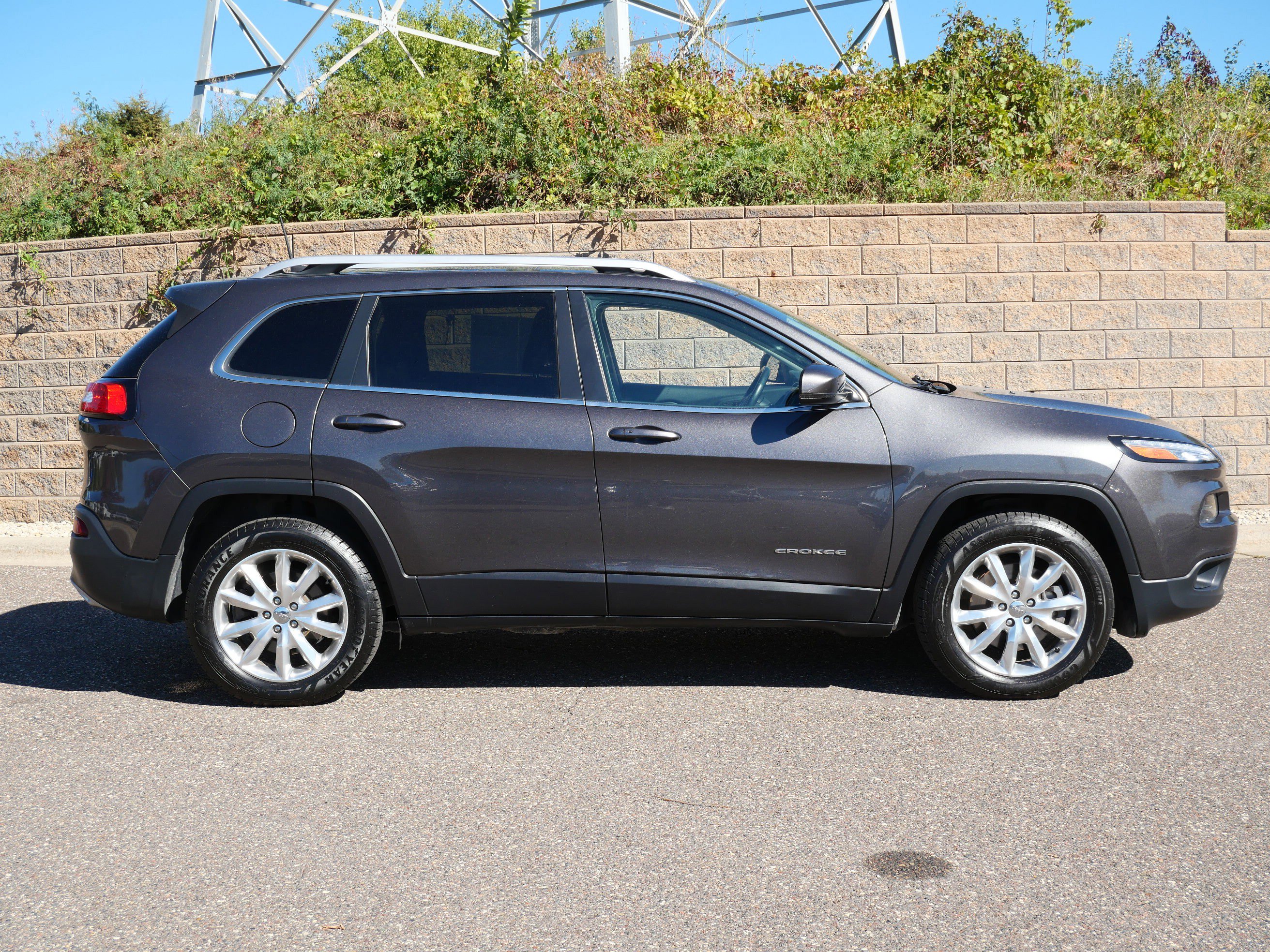 Used 2016 Jeep Cherokee Limited with VIN 1C4PJMDS7GW123560 for sale in Eden Prairie, Minnesota