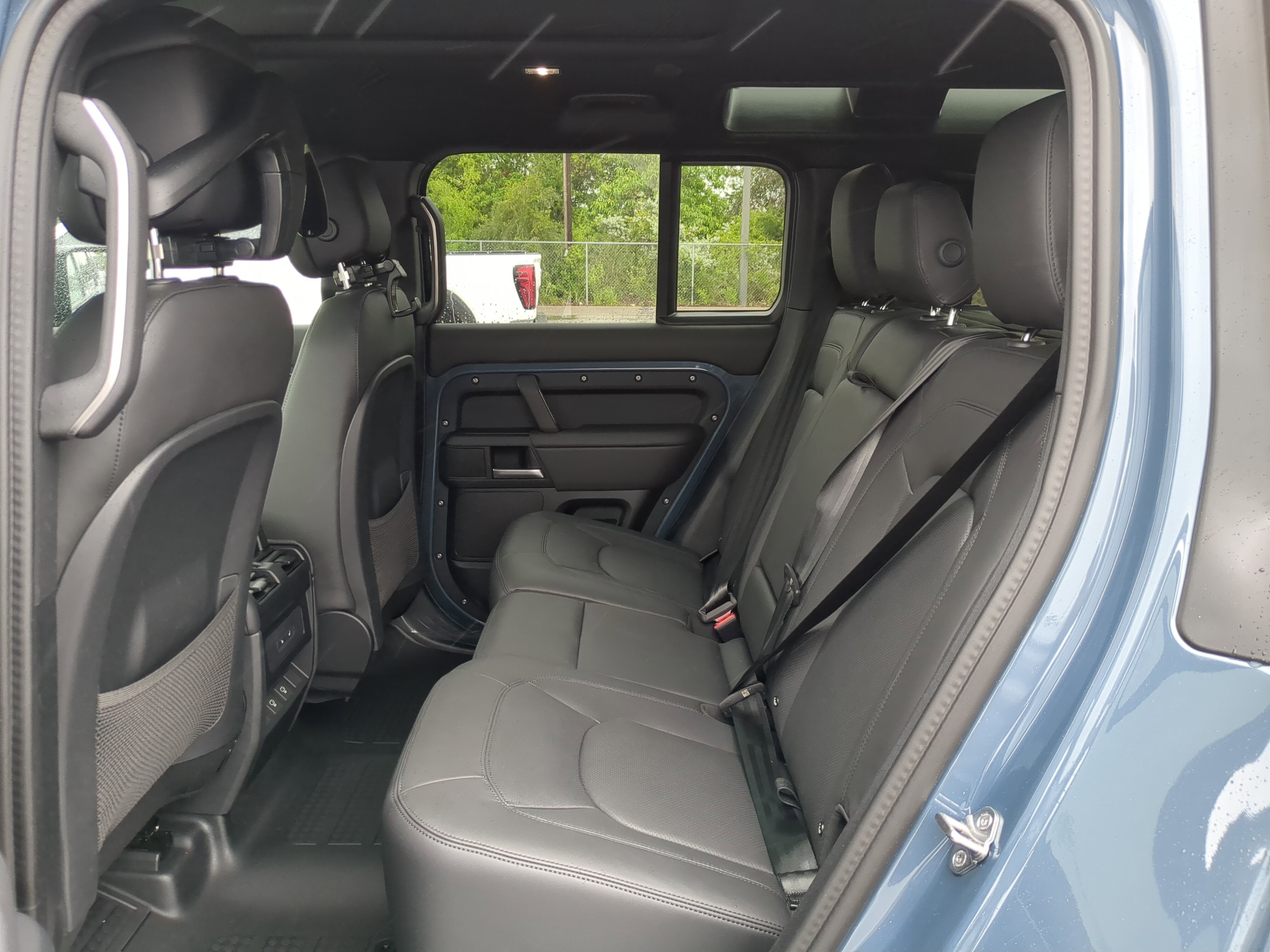 2025 Land Rover Defender 110 S photo 14