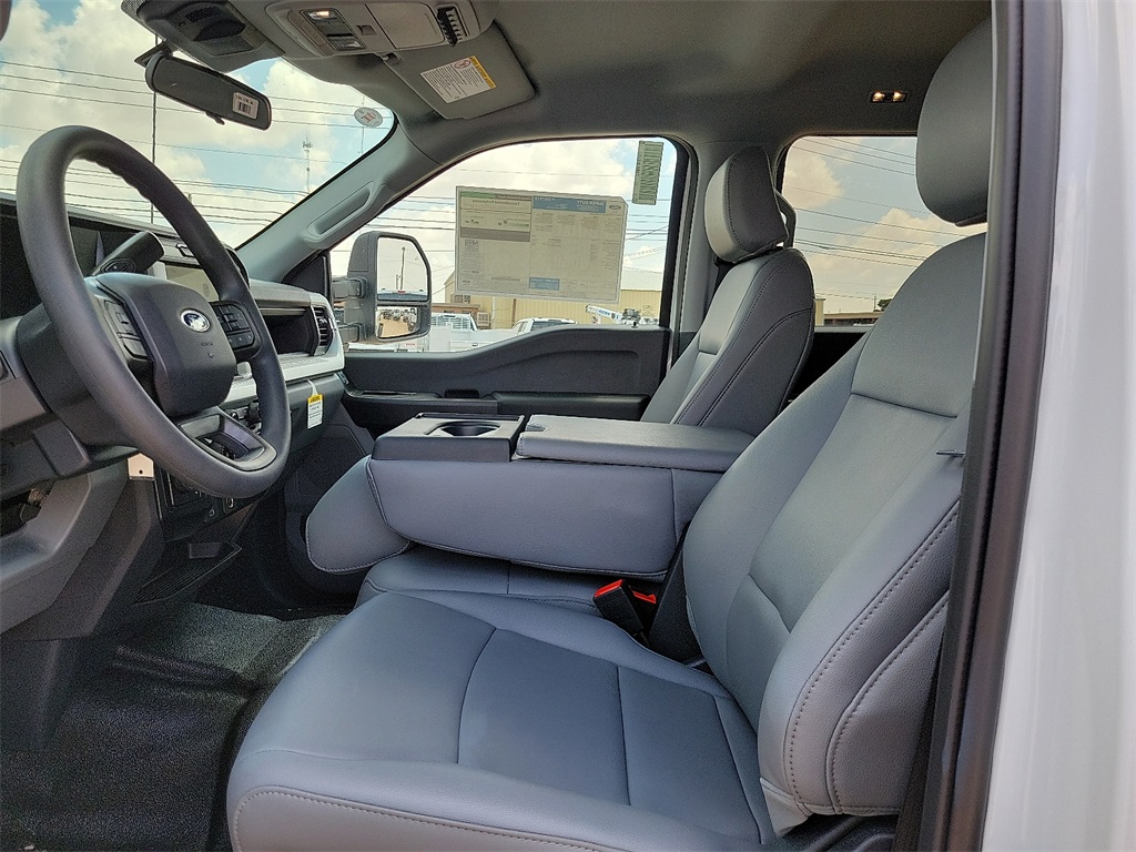 2025 Ford F-350 photo 19