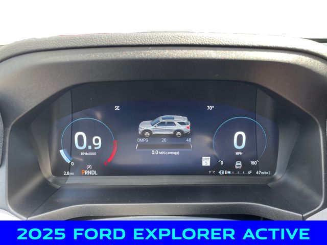 2025 Ford Explorer photo 2